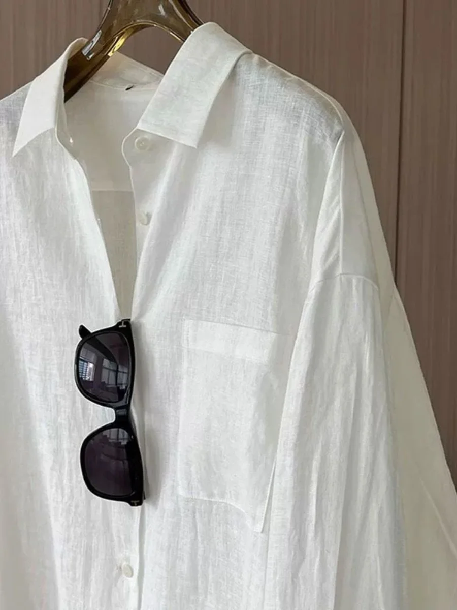 เสื้อคลุมกันแดดผ้าฝ้ายลินินสีขาวแบบใหม่ ปี 2025 ทรงหลวมบางเบา สไตล์ลำลองสำหรับผู้หญิง เสื้อคลุมฤดูร้อน สวมใส่สบาย ระบายอากาศได้ดี