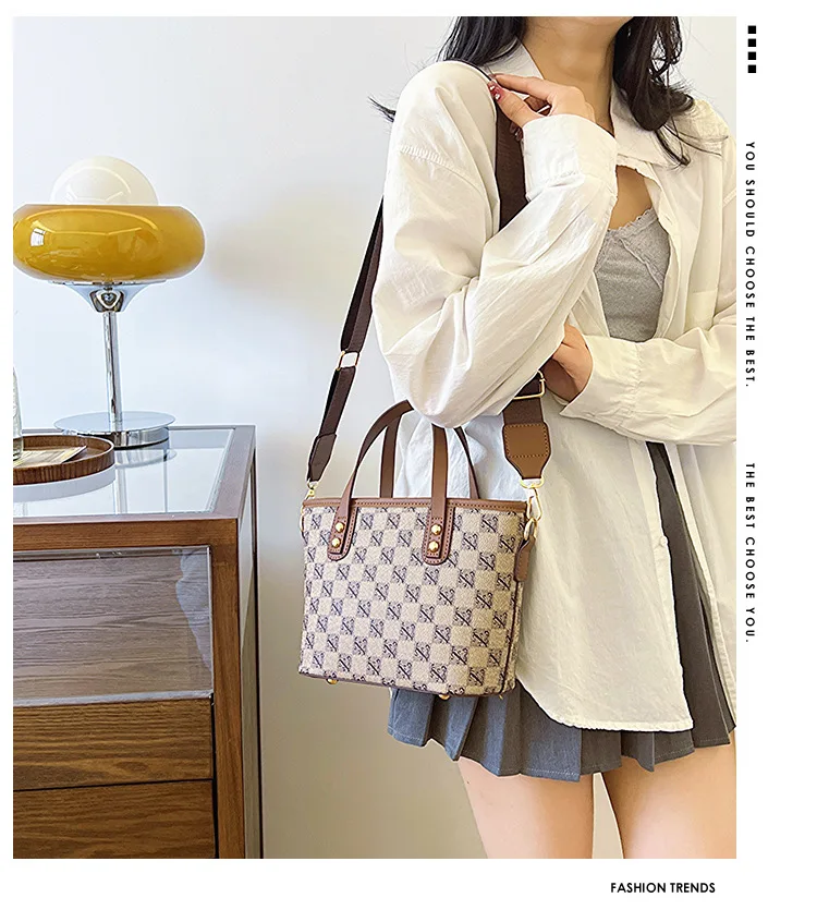 

2025 New Bag Women's Retro Versatile Tote Bag Printed Letter High-Quality One-Shoulder Crossbody Bucket Bag