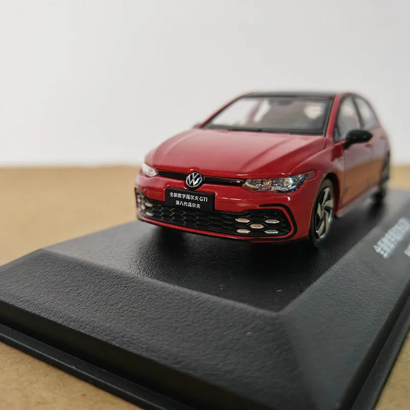 

Оригинальная модель автомобиля Faw-Volkswagen Golf Gti 8-го поколения, масштаб 1:43, из сплава, подходит для подарков.