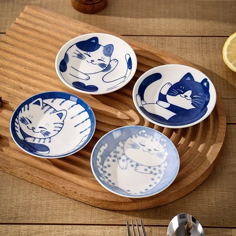 4pcs Ceramic Sauce Dishes Spice Plate Tableware Japanese Style Ceramic Mini Dishes Creative Cute Cartoon Lucky Cat Sushi Plate