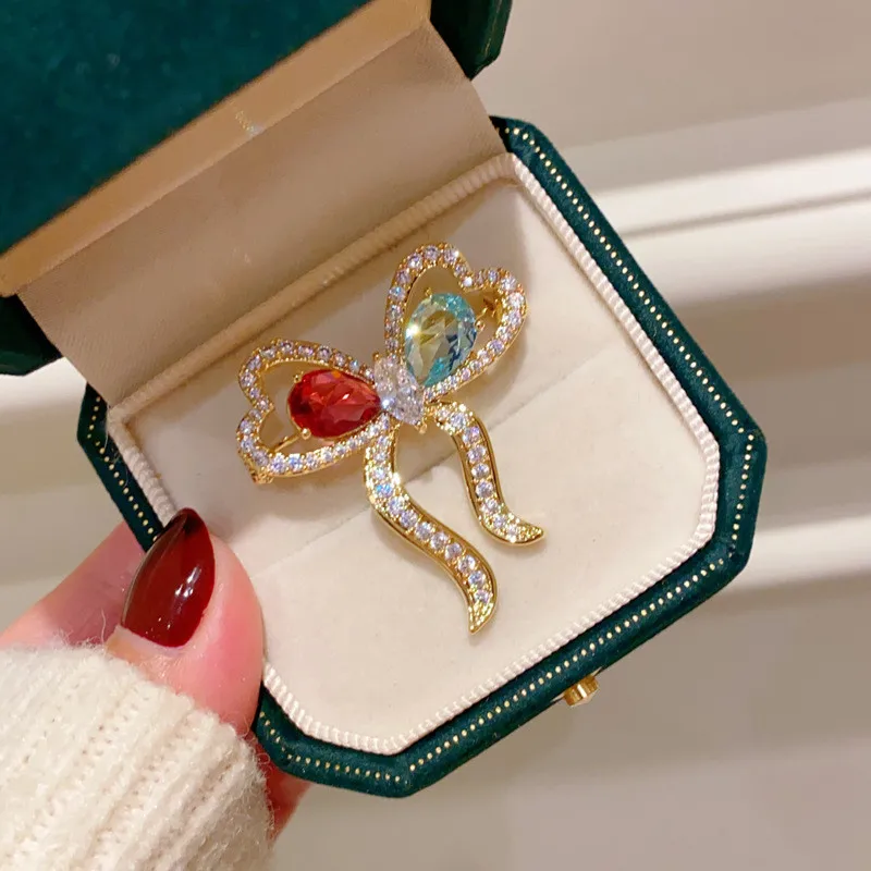 

CC Elegant Brooch Bow-knot Shape Zirconia Metal Pins Romantic Corsage High-end Cardigan Shawl Buckle Dating Essentials Gift B294