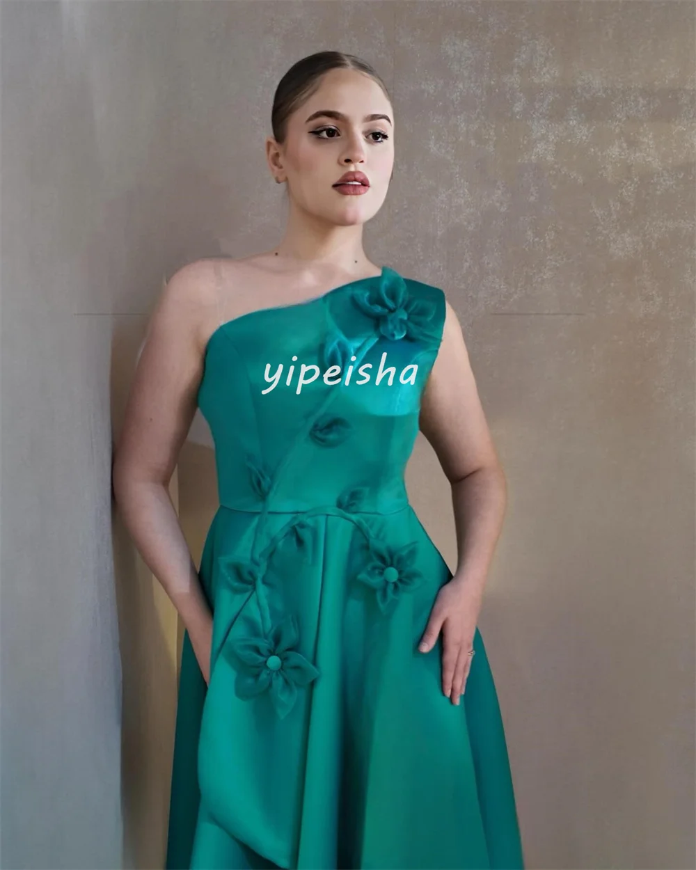 カスタマイズされたモダンなスタイルマッチングシャルムーズ手作りフラワープリーツ A ラインワンショルダーロングドレスオーダーメイドオケージョンドレスレトロ