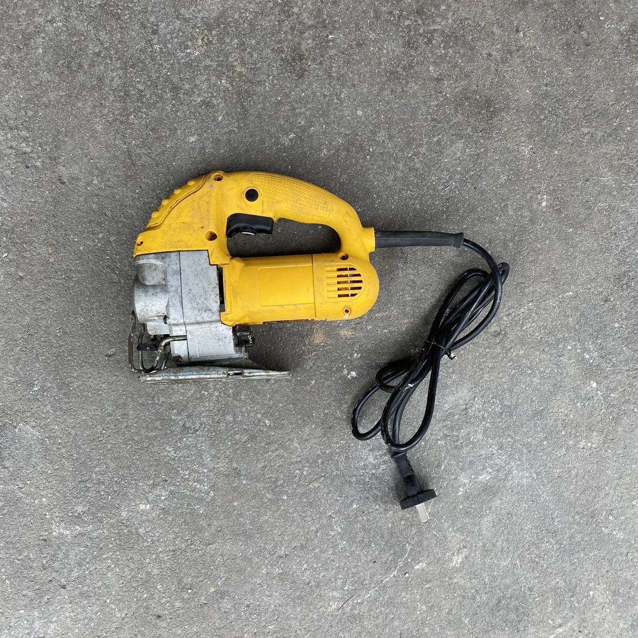 

DEWALT DW317 curve saw woodworking chainsaw, metal wood cutting saw, flower saw cutting machine, oblique cut 110V - second-hand