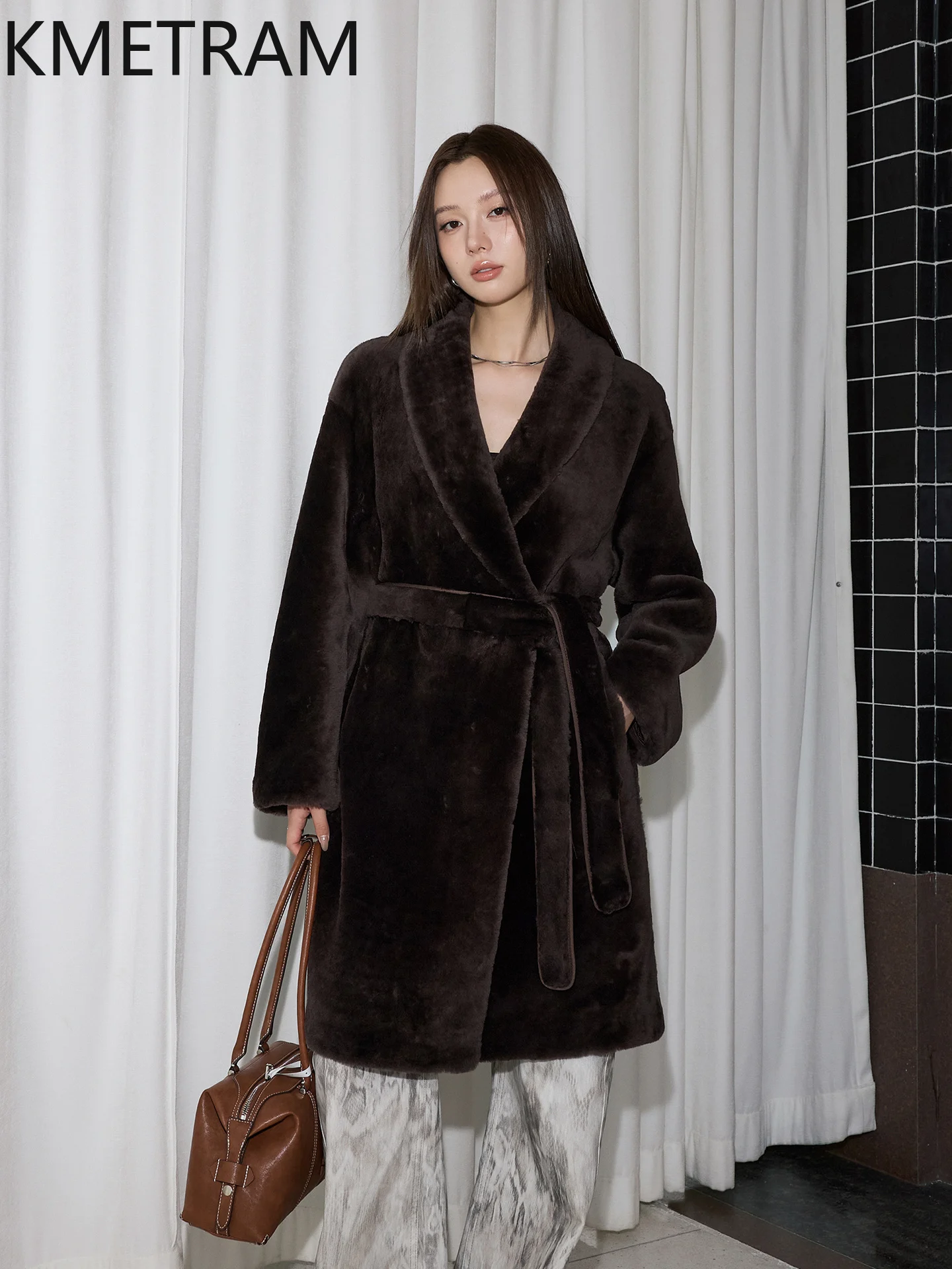 KMETRAM جلد الغنم ميرينو الطبيعي مع معطف مرفق من الصوف سترة متوسطة الطول من الفرو الحقيقي مع حزام 2025 ملابس نسائية شتوية #2