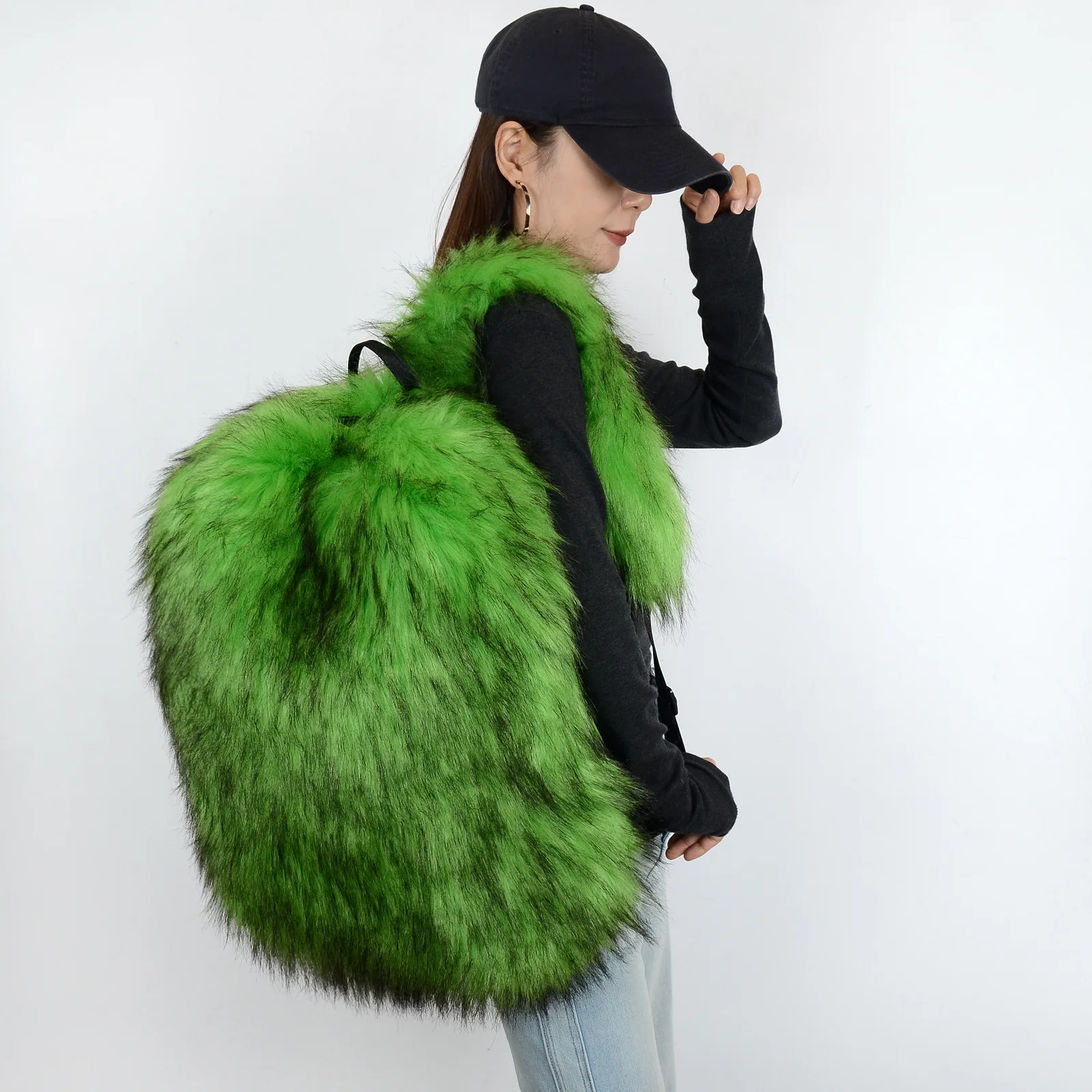Neuer Kunstfell-Rucksack mit großem Fassungsvermögen, Unisex, Herbst-Winter-Reisetasche, Plüsch-Umhängetasche, supergroßer Rucksack aus weichem Stoff, Unisex – Detail 16