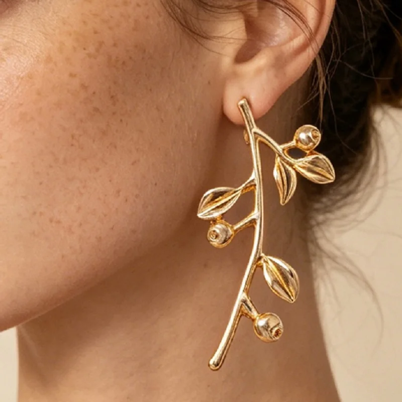 Golden Alloy Long Leaf Post Stud Earring Women Girls Gifts Fashion Jewelry Accessories Hot Sale Party Gift 2026 New Style