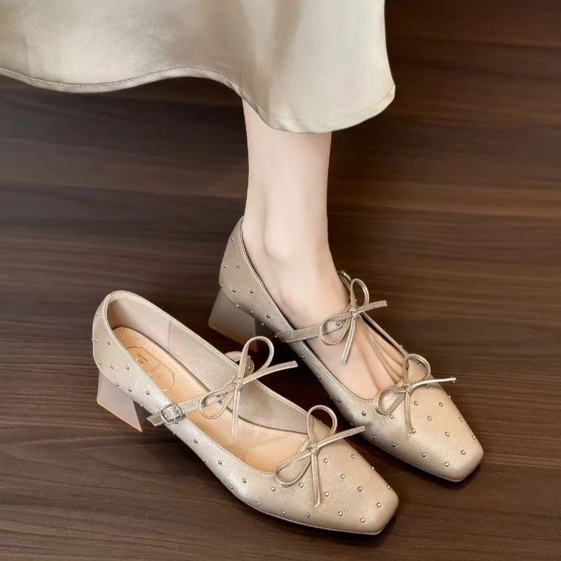 Elegantes Zapatos de Novia con Lazo 2026, Zapatos de Tacón Medio Bajo de Diseñador, Zapatos de Punta Cuadrada Color Champán, Zapatos de Moda para Mujer