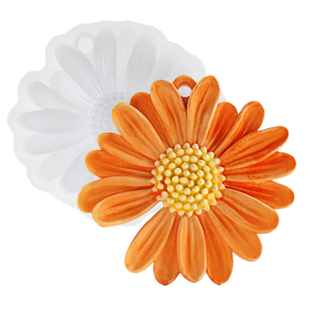 SZ060 DIY Daisy Aromatherapy Gypsum Car Pendant Silicone Mold With Hole Sunflower Wax Flake Resin Molds