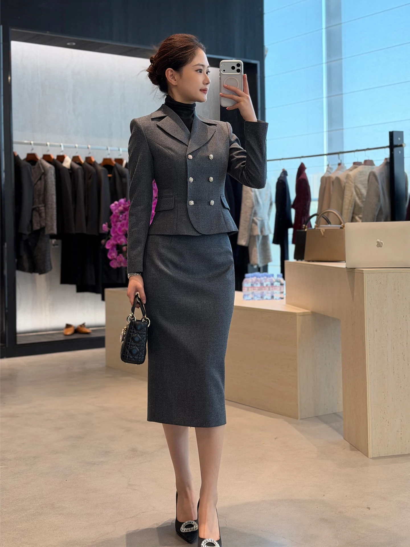 

Костюм-двойка London ist ey: двубортный пиджак и юбка, осенне-зимняя коллекция, однотонный, для офиса