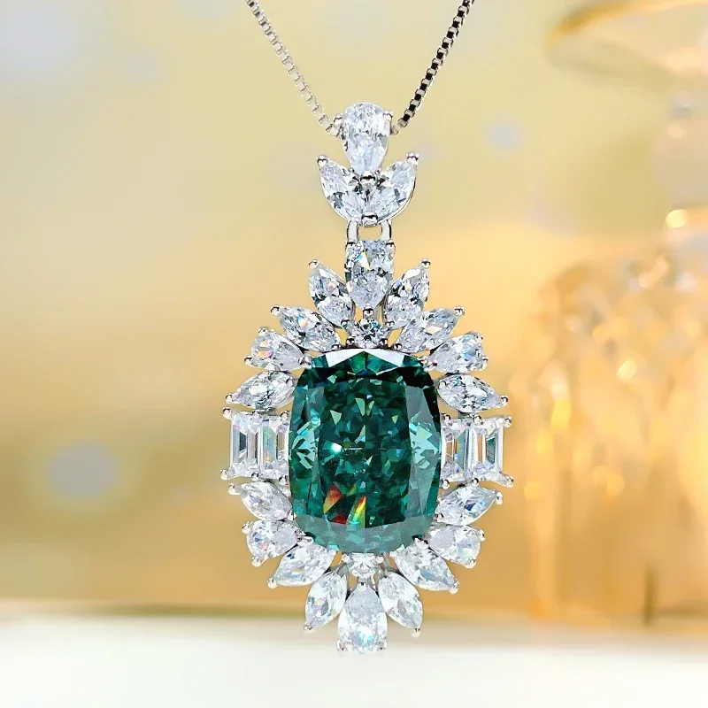 

Heavy Industry Luxury Inlaid Dark Green 925 Sterling Silver Pendant with High Carbon Diamond Versatile Luxury Wedding