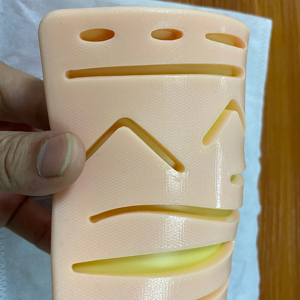 مجموعة أدوات ممارسة الخياطة لتدريب الطلاب الطبية وتعليم نموذج تشريح الجلد الكل في واحد مجموعة أدوية زائد بما في ذلك. وسادة خياطة