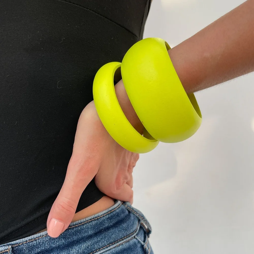 Pulseras gruesas verdes fluorescentes Vintage para mujer, brazaletes exagerados geométricos de Hip Hop, joyería, anillo de mano ancho de madera, regalo