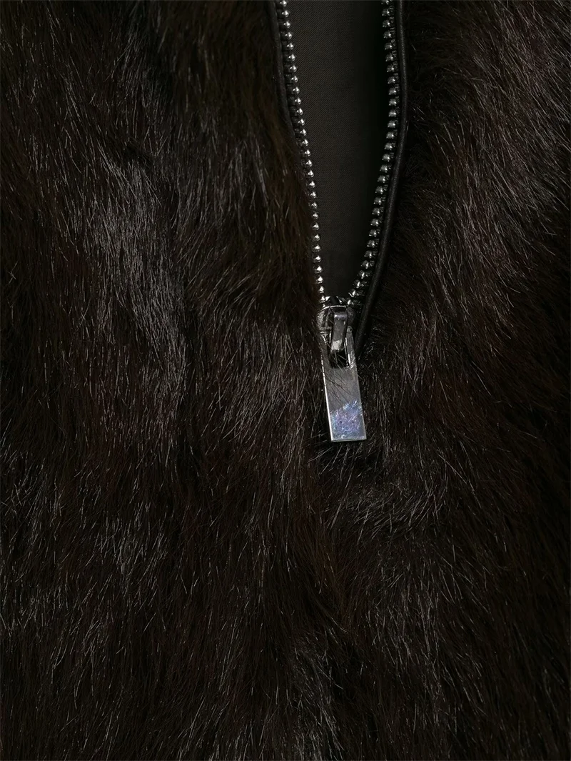 سترة نسائية 2025 خريف نمط جديد بني داكن بلا أكمام تأثير الفراء الصناعي سترة دافئة عصرية وغير رسمية متعددة الاستخدامات