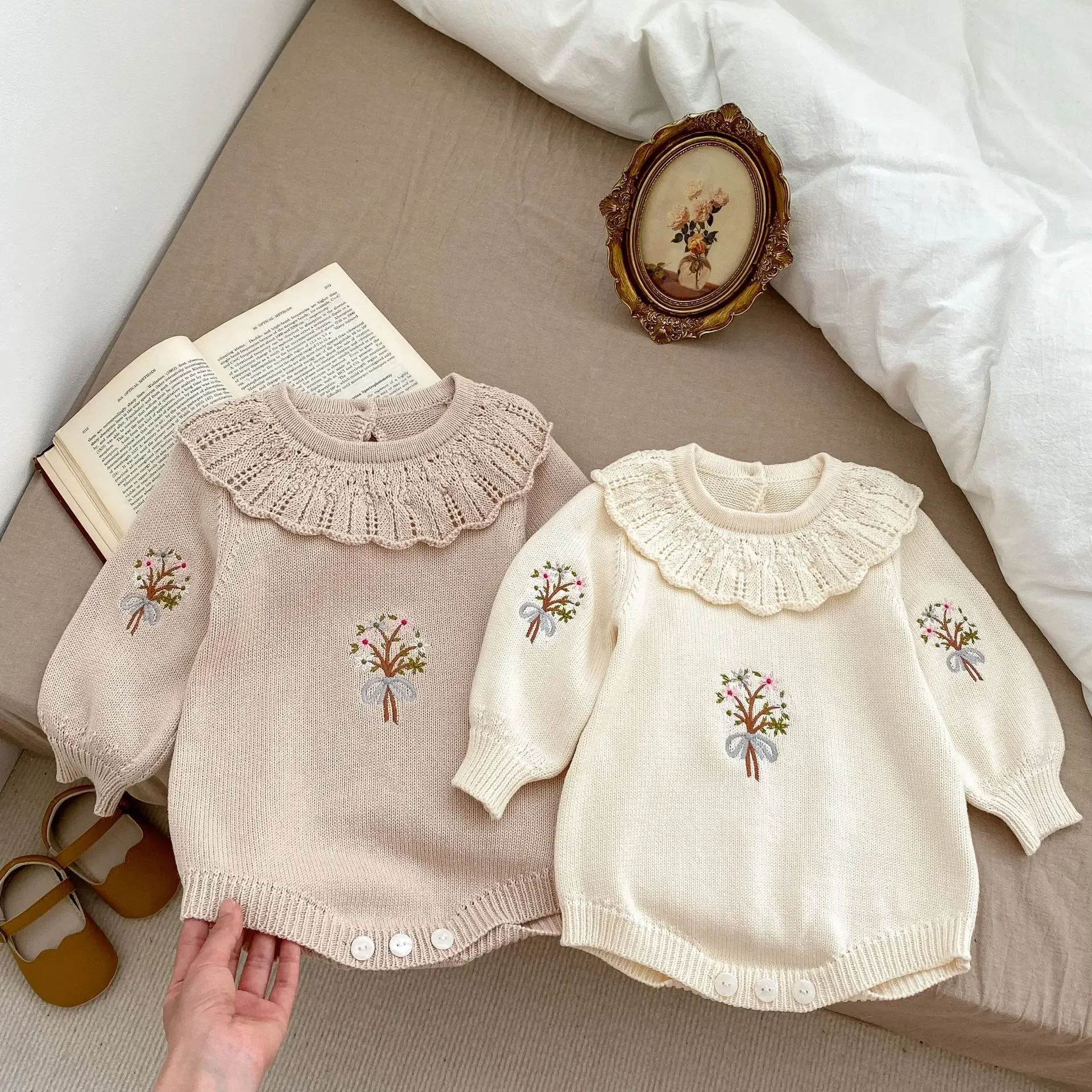 

2023 Autumn New Baby Ruffle Collar Long Sleeve Romper Girl Embroidery Wrap Bottom Coat One Piece Creeper