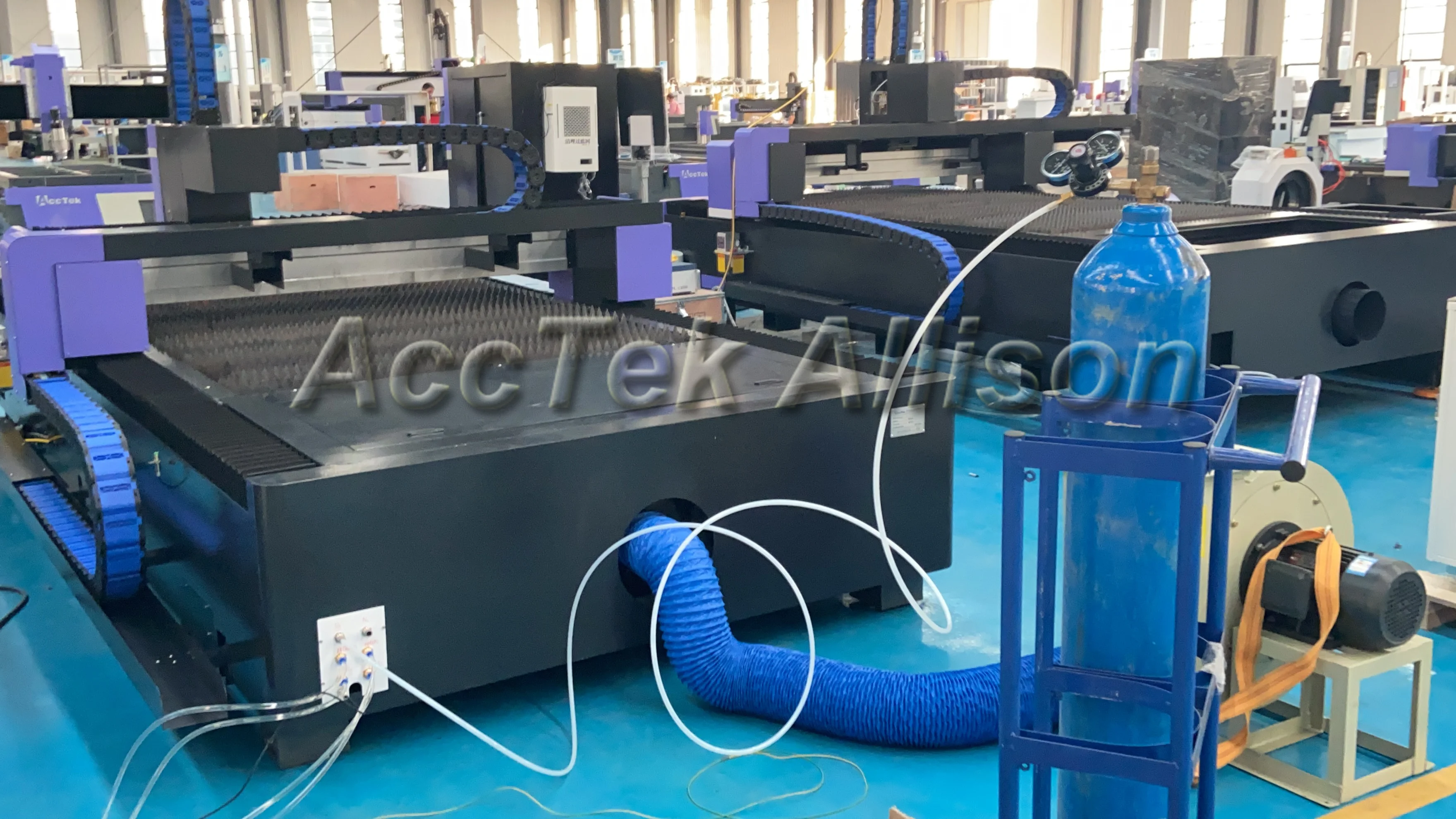 เครื่องตัดโลหะไฟเบอร์เลเซอร์ AccTek พื้นที่ทํางานขนาดใหญ่ 2000 * 6000 มม. 6kw 12kw 20kw 30kw 40kw ทํางานได้อย่างมีเสถียรภาพและทนทาน