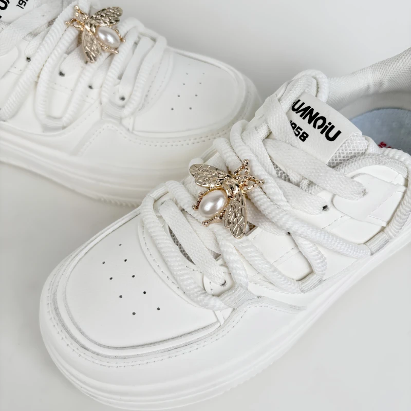 

1 Pair of Removable Moth Pearl Embellishment Decorative Sneakers Shoe Decoration Shoelace Buckle Shoe Accessories Party Gifts