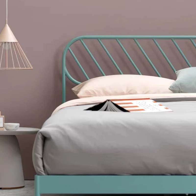 Retro wrought iron bed, creative fresh beans, simple green bedroom