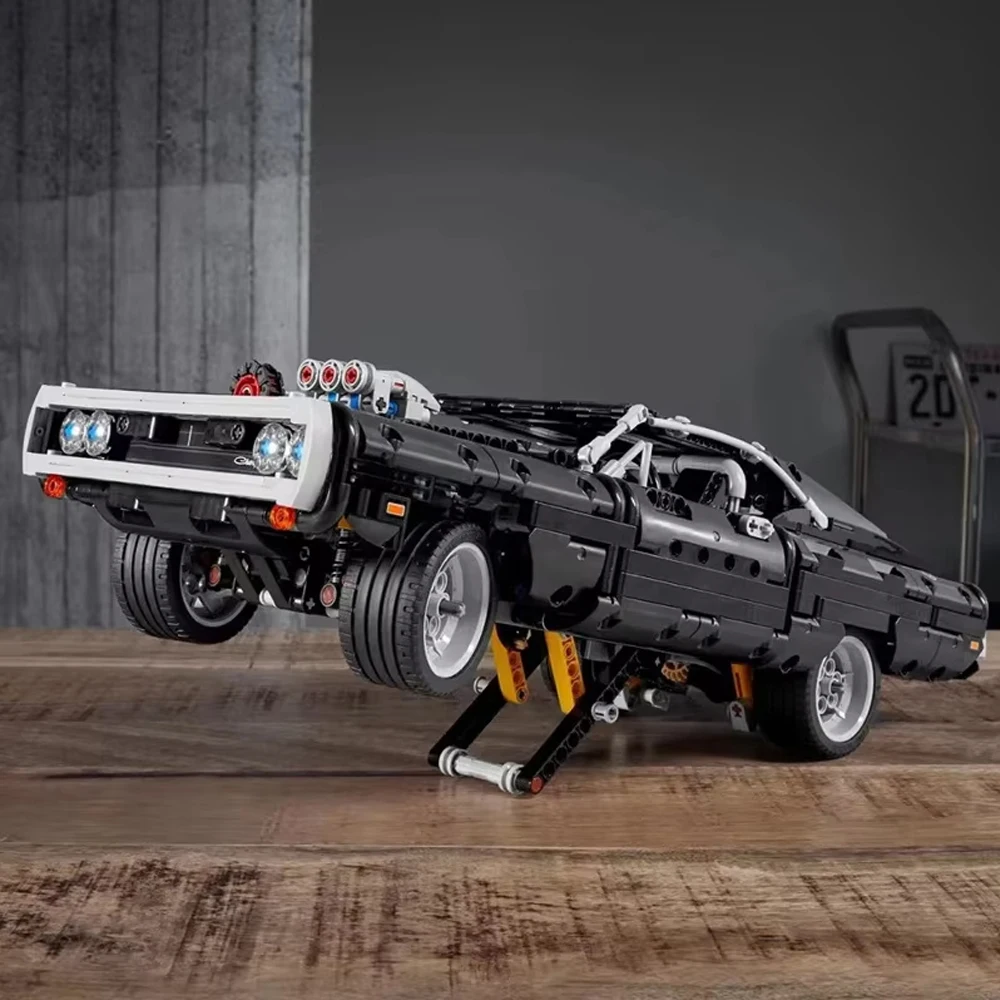 

Brand new mechanical technology series 1077 pieces of racing mechanical building blocks fast and Furious racing assembly model