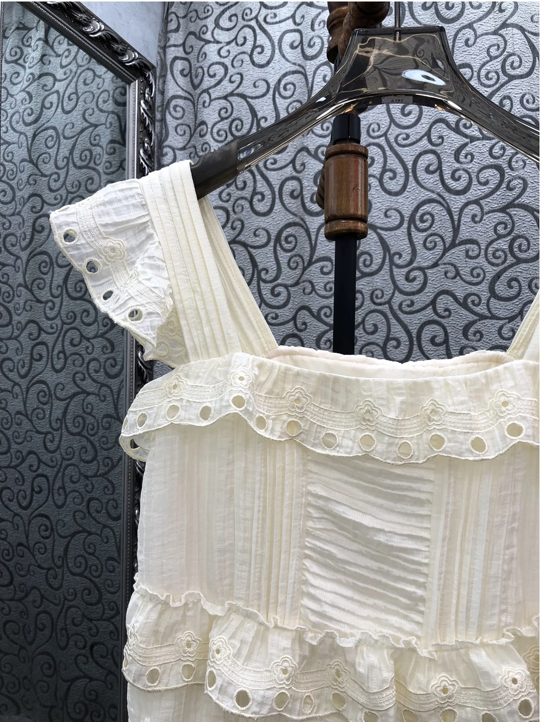 Milan Small Town Special Offer Soft Girl Pure Color Texture Lace Trim Gentle Wind Strap Vest Short Street Style round Neck