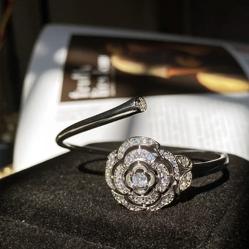 

Light Luxury Small Fragrance Style Camellia Bracelet for Women Bright Small Diamond Rose Fashion Adjustable Bracelet
