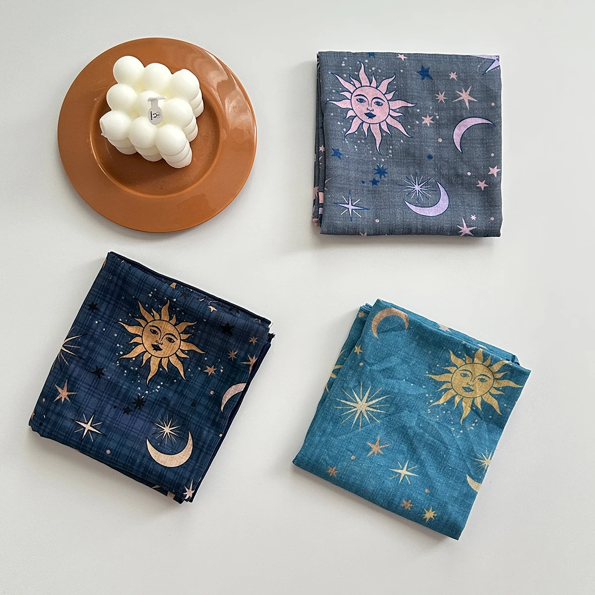 قطعة واحدة من وشاح مربع مطبوع عليه نجمة وقمر على الطراز البوهيمي مع نسيج مرن قابل للتنفس وخفيف الوزن، مناسب لملابس الشاطئ والترفيه، إكسسوارات عصرية متعددة الوظائف، وشاح ملون ملطخ