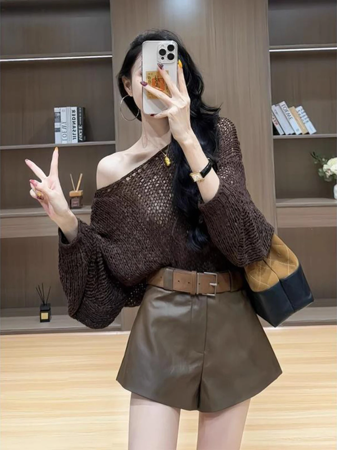 

Chic Coffee-Colored Top-Shorts Set for Women Casual Commute Fashionable Anti-Aging Early Autumn Trendy Korean Style High Waist