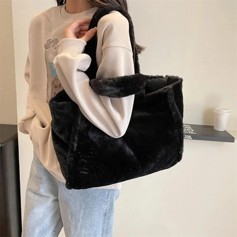 Women Tote Bag Fluffy Faux Fur Handbags Large Capacity Shopping Shoulder Bag Furry Clutch Plush Handbag Cute Winter Christmas