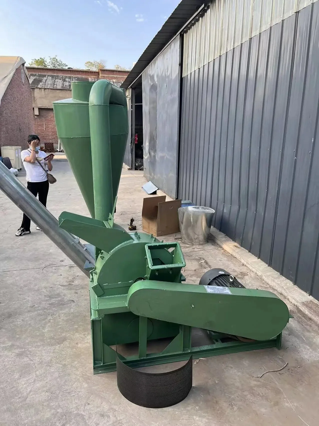 Cheaper Price Two Feed Inlet 20cm Sizewood Grinder Machine 18 Pieces Hammer And 4 Blade Crusher