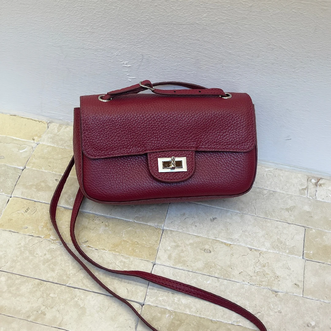 Luxury Bags With Silver Hardware - メンディー ソフトペブルドレザー フラップバッグ ヴィンテージフレンチシックスタイル シルバーハードウェアディテール ラグジュアリーデザイナー