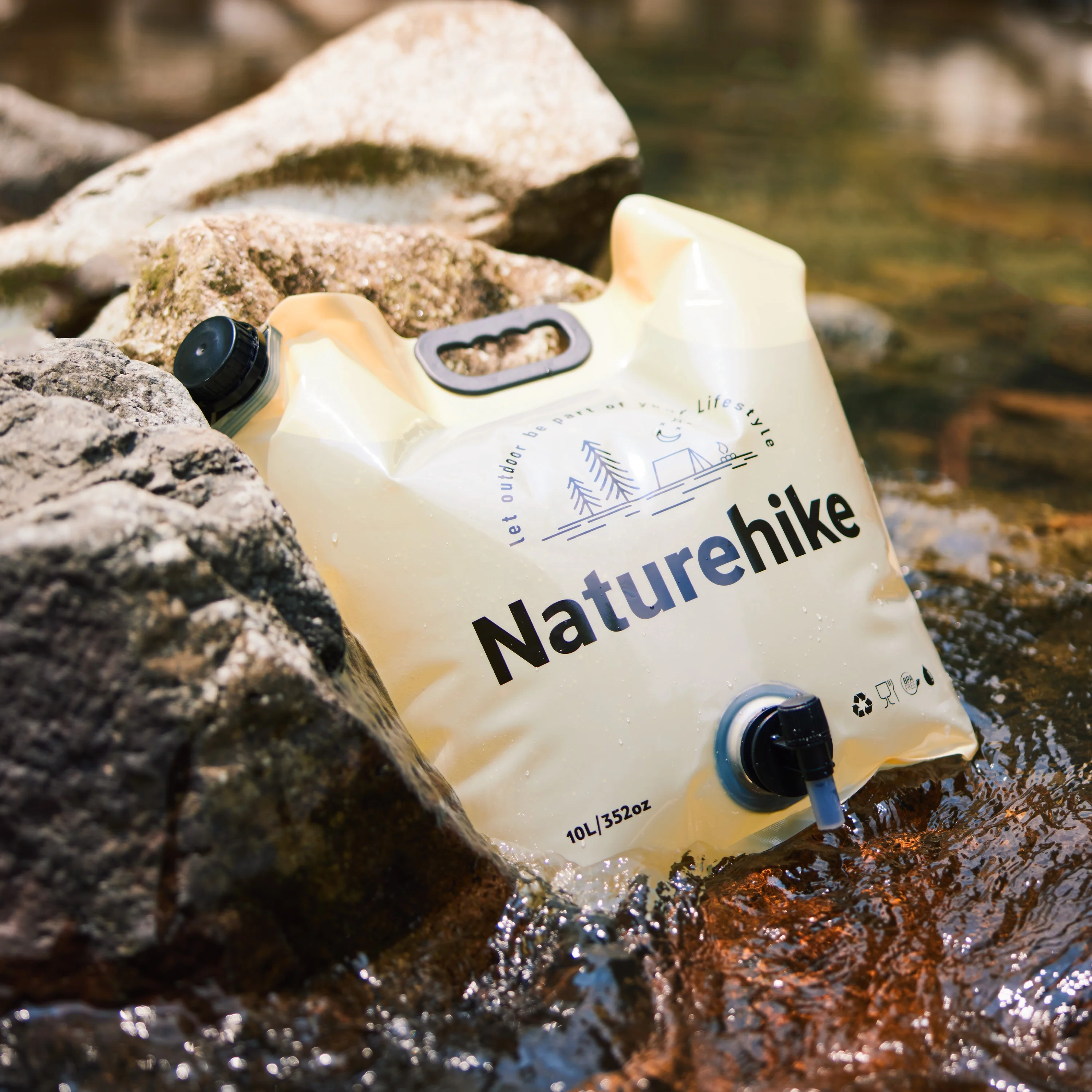 Naturehike-حقيبة حاوية مياه شرب للتخييم ، حقيبة سفر مقاومة للماء بصنبور ماء ، 10 لتر ، منتجات وصلت حديثًا ،