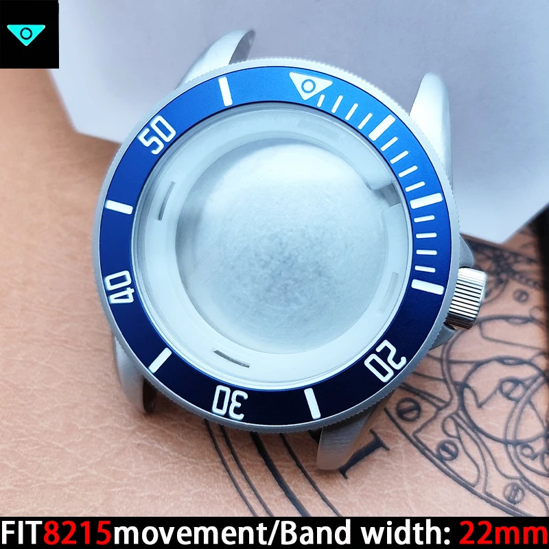 L'accessorio per orologio con cassa in acciaio inossidabile da 42 mm è adatto per movimento 8215, cinturino da 22 mm, lunetta luminosa e cassa impermeabile.