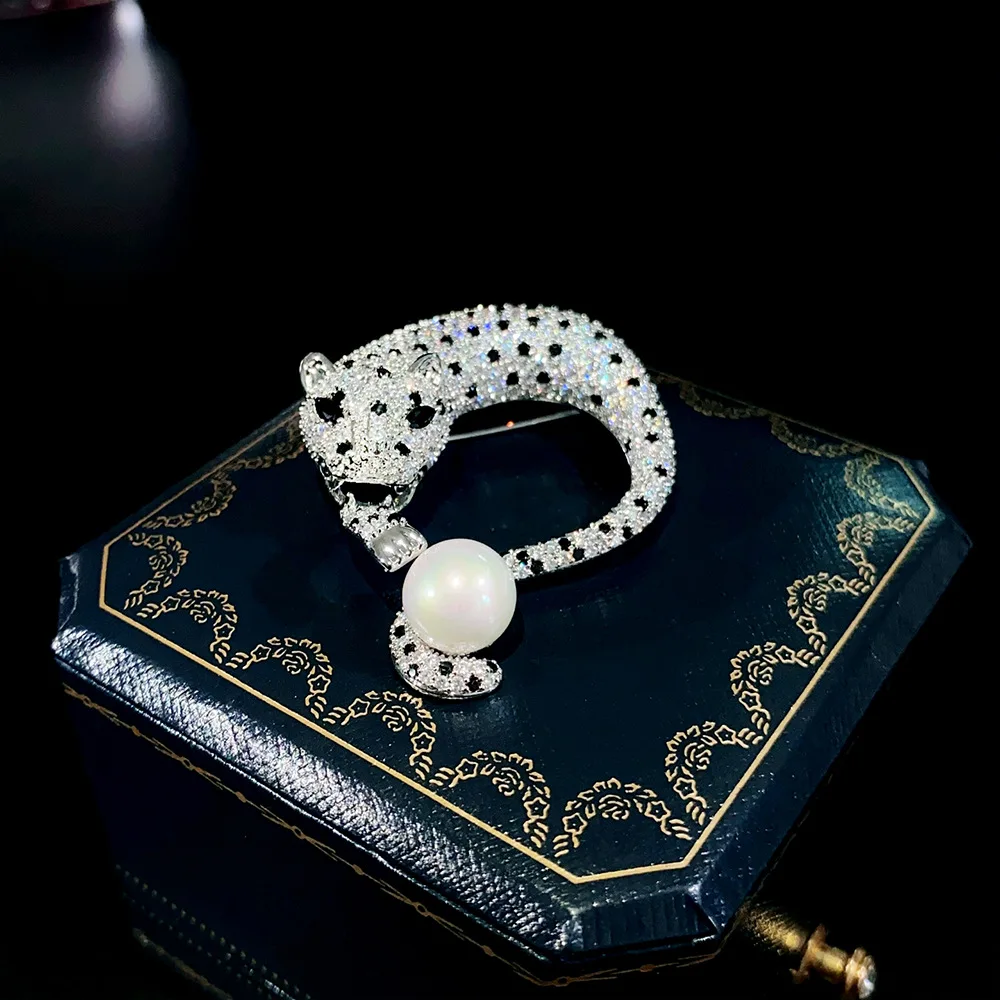 تألق كامل أسود أبيض الراين ليوبارد دبوس ل السترة معطف مساء حقيبة للجنسين بيان الحيوان بروش هدايا النساء الفاخرة