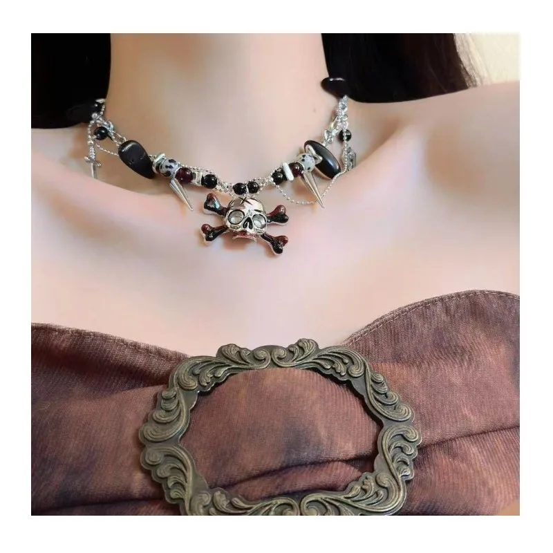 

Dark Wind Beaded Rivets Splicing Dripping Oil Skull Necklace Female Niche Design Collarbone Chain Female Versatile Sweater Chain