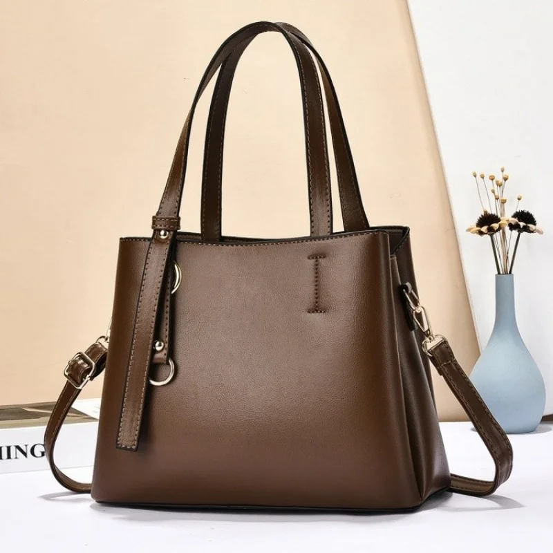 

Trendy Fashionable Messenger Bag For Women With Minimalist Unique Design Letter Logo And Crossbody Style