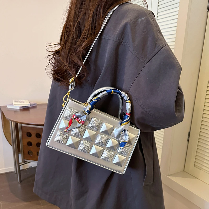 Modern women's shoulder bag, high-end casual zipper handbag, luxurious design adjustable shoulder strap crossbody bag