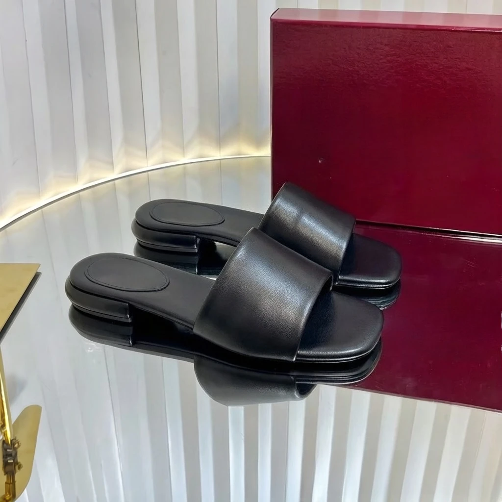 

2026 Summer New Women's Genuine Leather Rubber Sole Slide Sandals Single Strap Metal Decor Flat Sandals Casual Outdoor Shoes