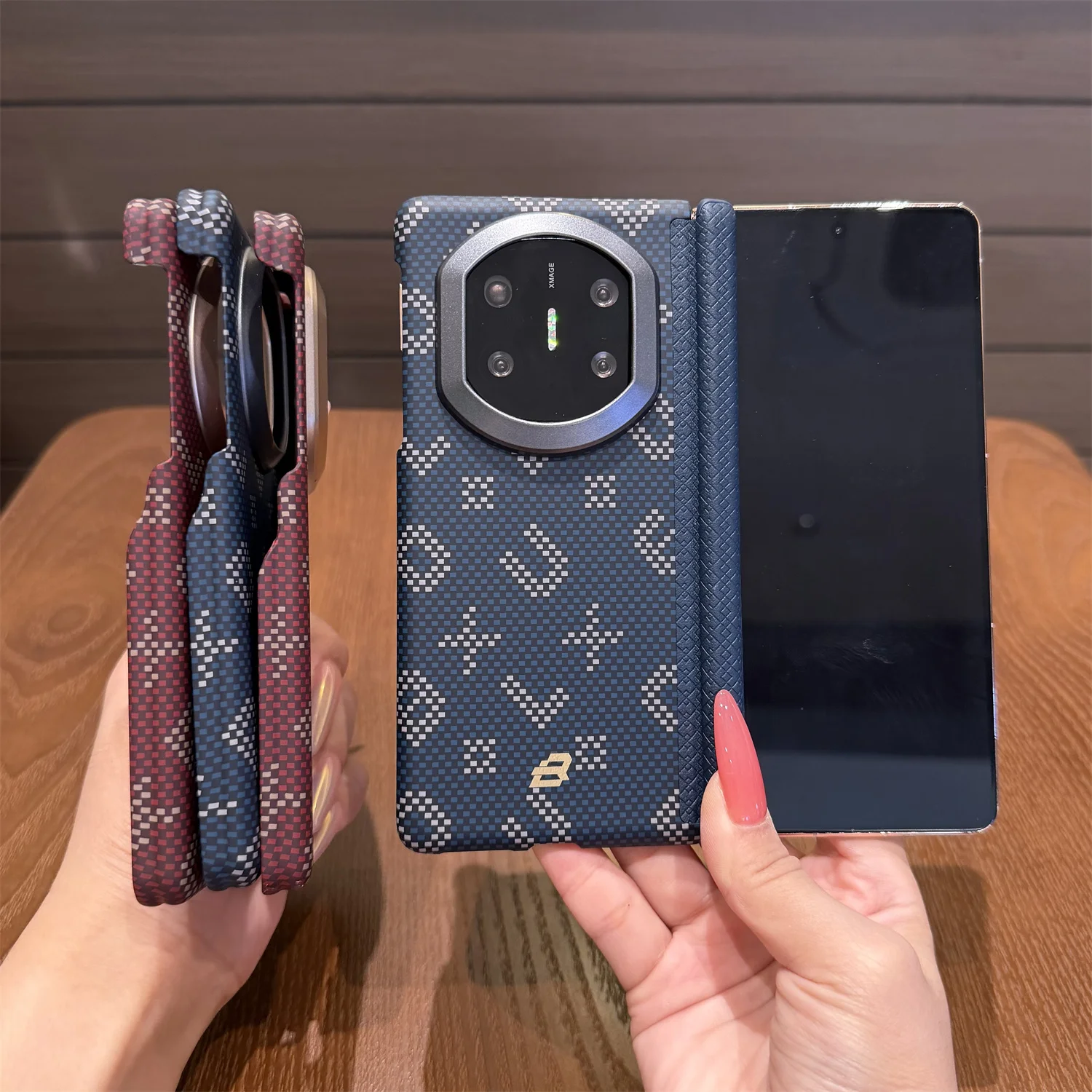 

Double central-axis gilded phone case for Huawei Mate X5/X6/X7, supports wireless charging, drop-resistant