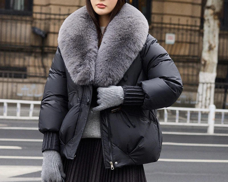 2025 New Fashionable Cotton Jacket with Warm Big Fur Collar and Temperament Short Women's Jacket