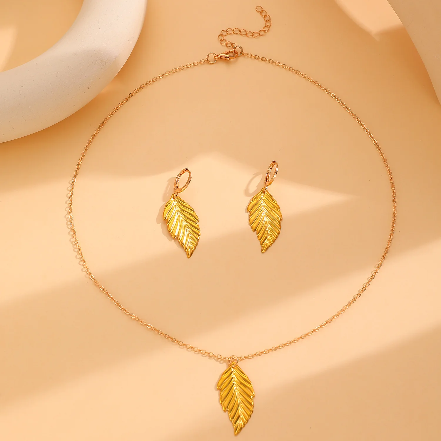 

Комплекты ювелирных изделий, корейские модные серьги-капли золотого цвета для женщин, трендовое роскошное ожерелье 2023 года, комплект из 2 предметов, аксессуары, подарки