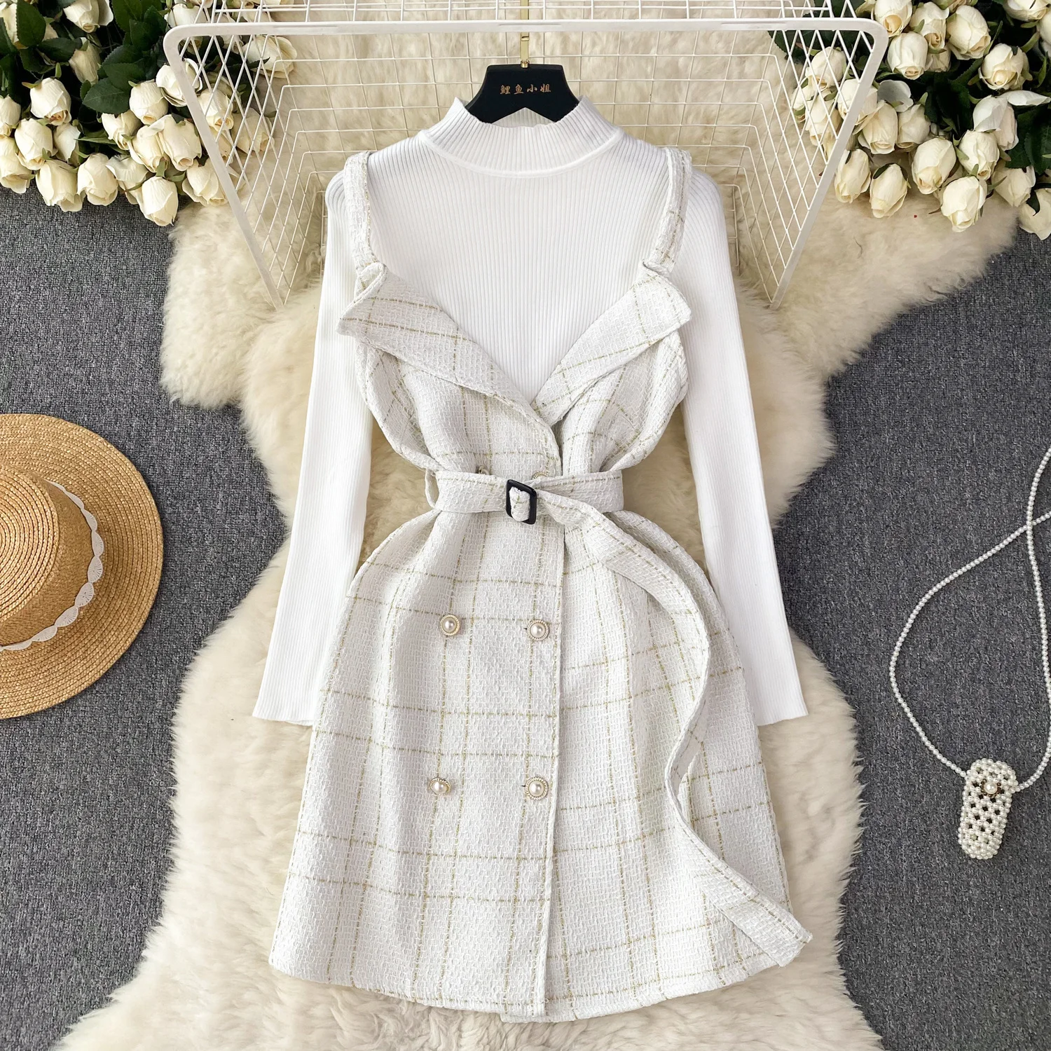 

Fashion Women Autumn Winter 2 Pieces Set White Stand Collar Long Sleeve Knitted Top and Spaghetti Strap Tweed Mini Dress Suits