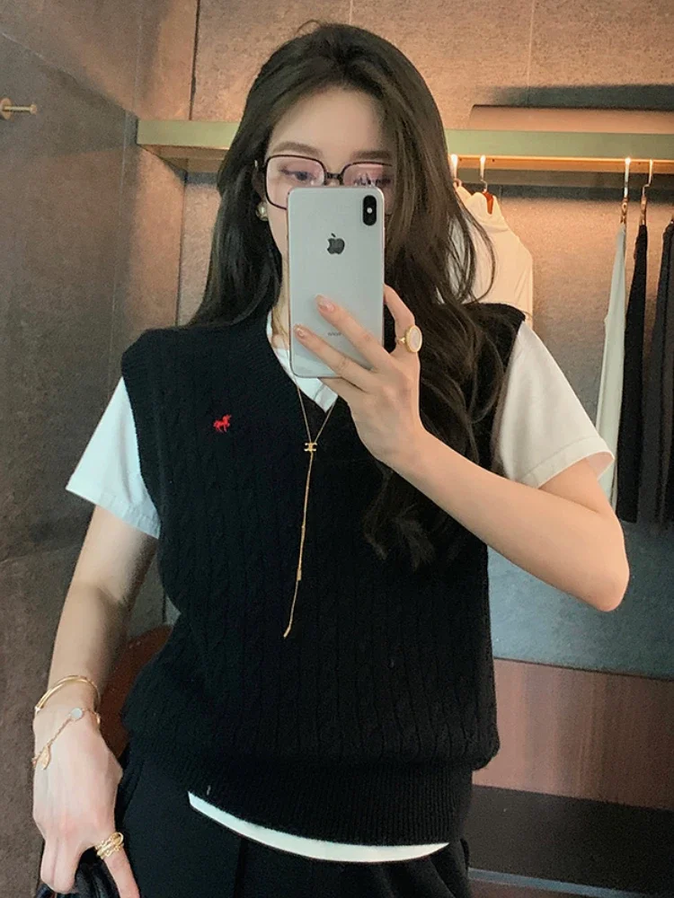 V-neck Embroidery Knitted Vest Women Vintage Solid Pullover Casual Sweater Korean Fashion trends Spring Autumn Loose Tank Tops