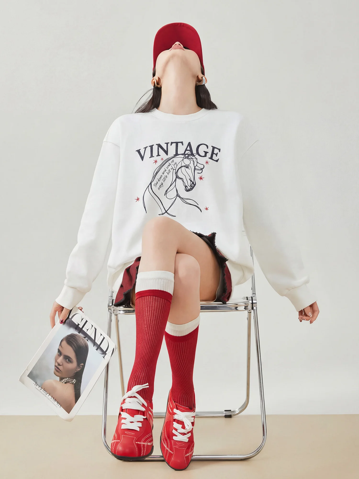 

Ретро-американский белый свитшот с вышивкой, женский свободный повседневный топ с узором, весна 2026, новинка, корейский свободный крой