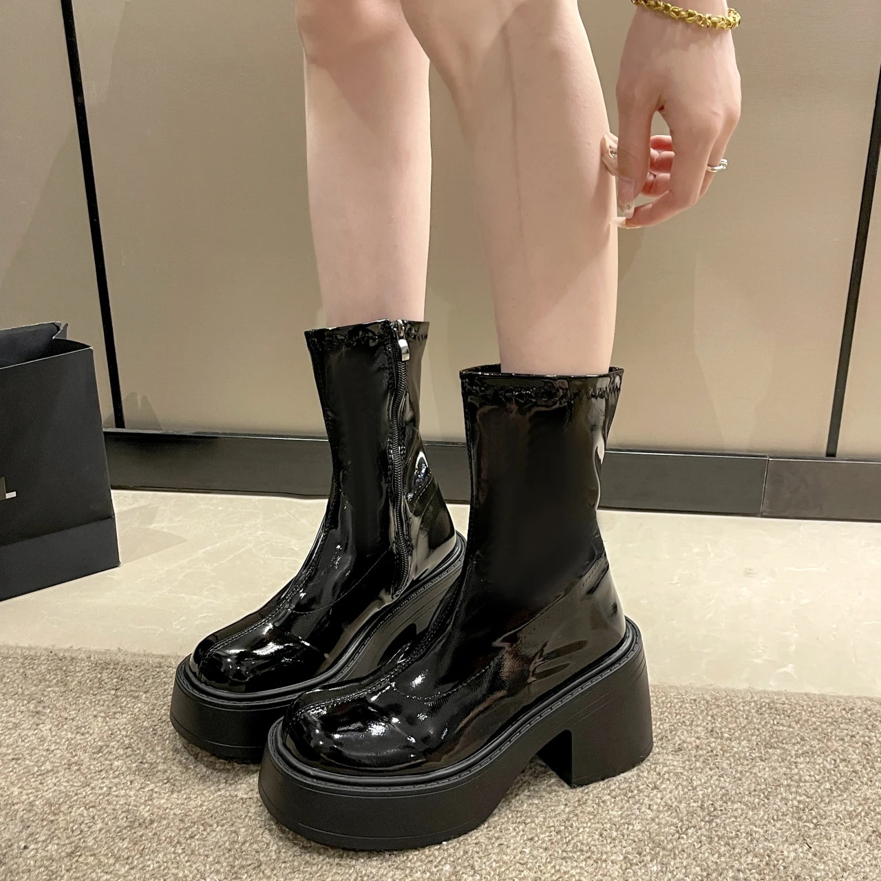 Woman Knee-high Boots Chunky Heel Platform Patent Leather Winter Boots Round Toe Rear Zipper Fashion Versatile Black Knight