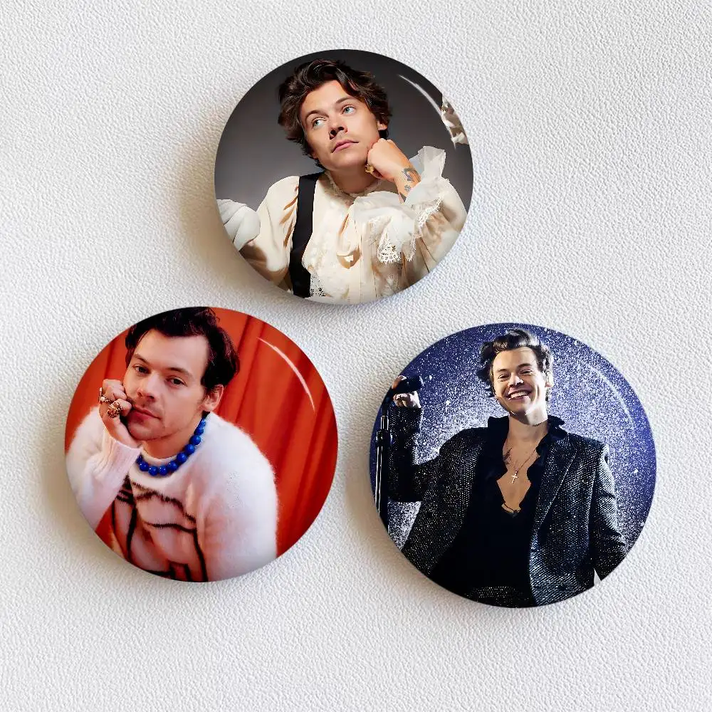 Singer H-Harry Styles Cartoon Brooches Anime Badge Round Handmade Brooch Lapel Pins Jewelry for Backpack Clothes Gifts