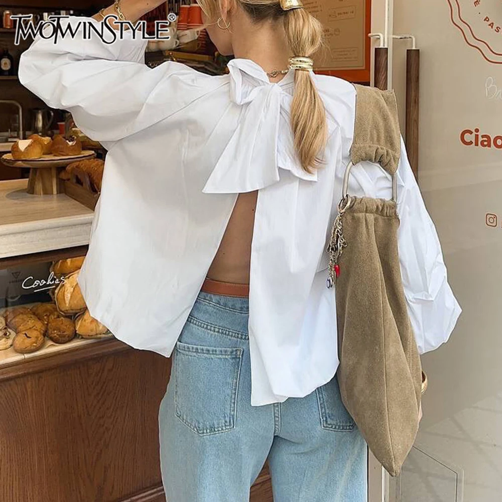 

Рубашка TWOTWINSTYLE белая свободного кроя с кружевными вставками и шнуровкой для женщин, с воротником-стойкой, длинным рукавом, во французском минималистичном стиле, женская, весенняя мода