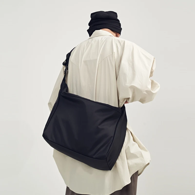 New Large Capacity Crossbody Bag Unisex Casual Street Style Messenger Bag Nylon Material for Youth with Zipper Closure