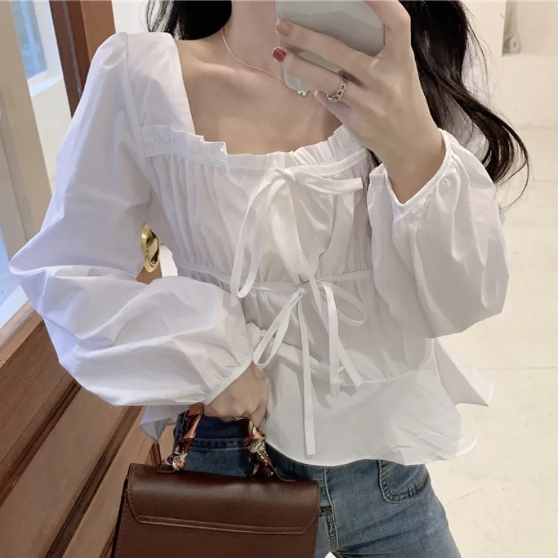 

Элегантная белая блузка с плиссировкой и квадратным воротником, короткий рукав-фонарик, модный топ для молодых женщин, стиль для офиса.