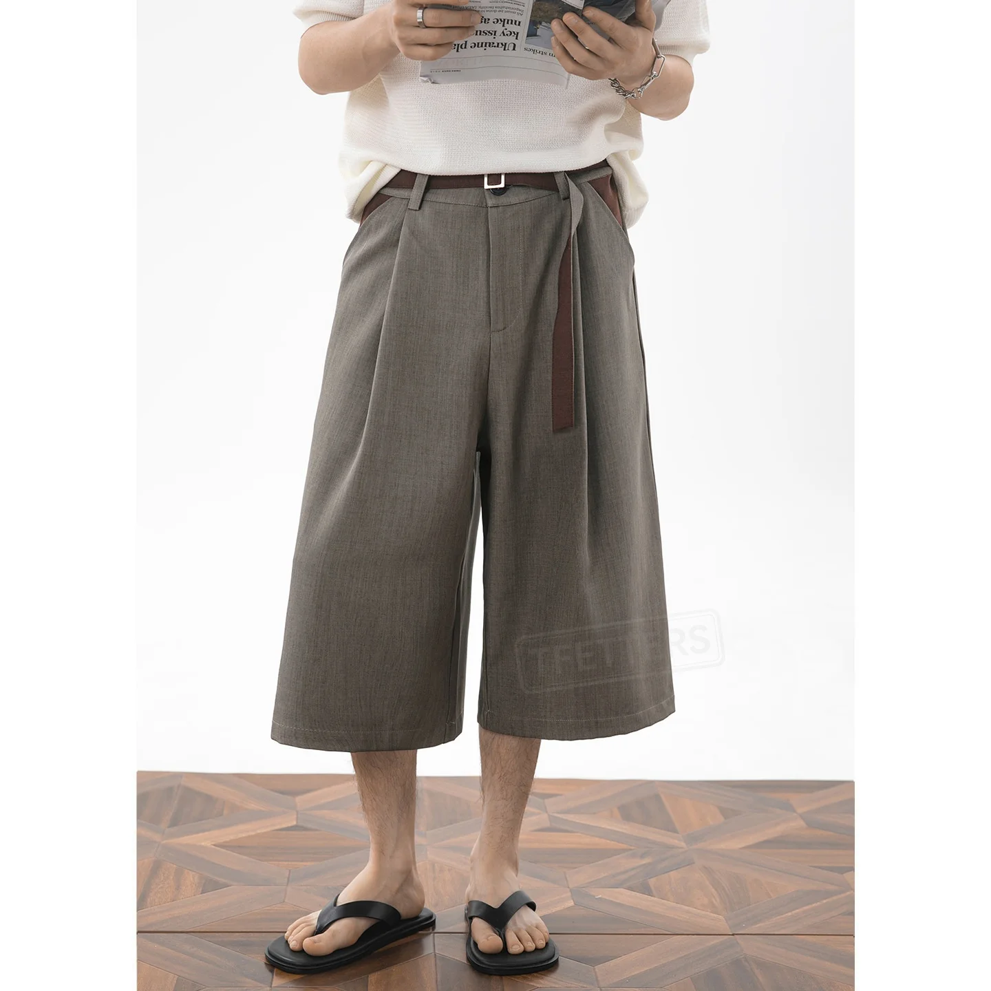 TFETTERS 2026 Summer Vintage Cropped Suit Pants Men Belt Decor Relaxed Oversized Pleat Vintage Baggy Short Trouser for Man