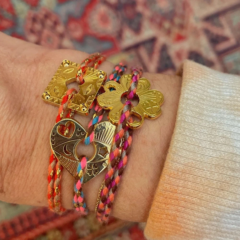 

New niche retro style bracelet with heart-shaped moon and clover bracelet gold-plated color preservation