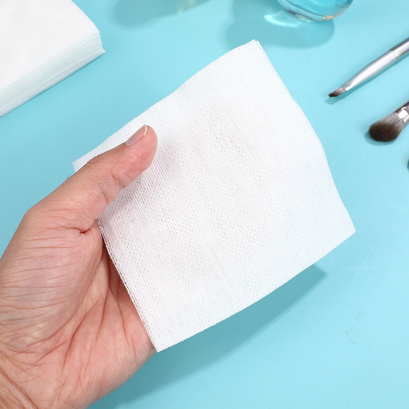 Almofadas removedoras de maquiagem descartáveis, almofadas de limpeza facial quadradas não tecidas para cuidados com a pele, aplicação de toner, uso seco e molhado, unhas, 200 peças